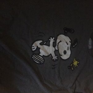 Gray long sleeve Peanuts tee
